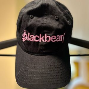 blackbear/  baseball hat